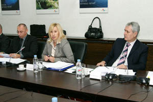 Zagreb, 24. studenoga 2010 - Katarina Čop Bajde, ravnateljica Uprave za strateške infrastrukturne objekte, predstavila je status i napredak projekata iz Operativnog programa  Promet temeljem kojeg je potpisano šest ugovora i započeta je njihova provedba